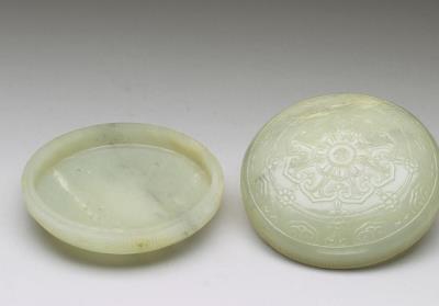 图片[2]-Jade round box carved with flowers, Qing dynasty (1644-1911)-China Archive